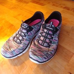 Sketchers tennis shoes